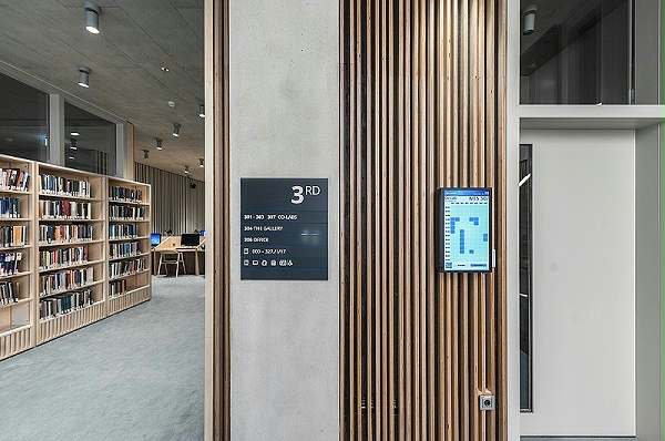 中欧大学布达佩斯校区标识导视设计3