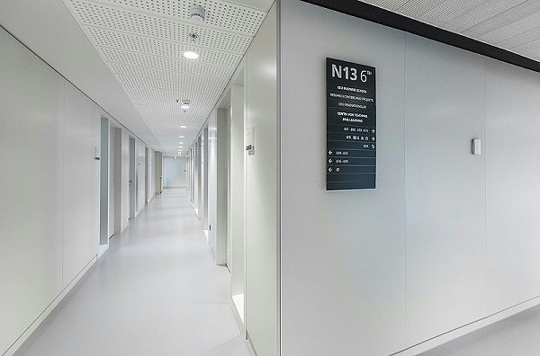 中欧大学布达佩斯校区标识导视设计5