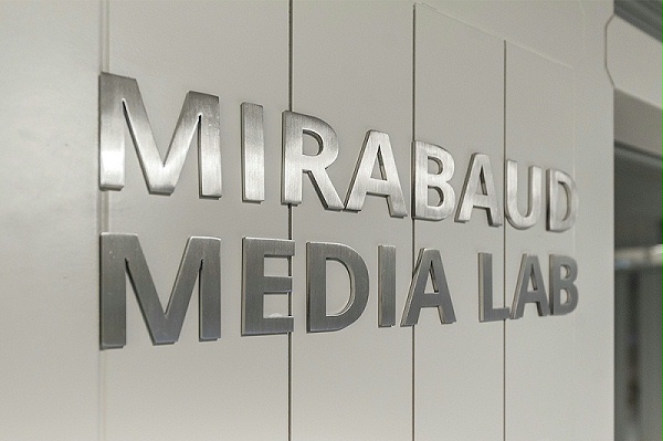 中欧大学布达佩斯校区标识导视设计7