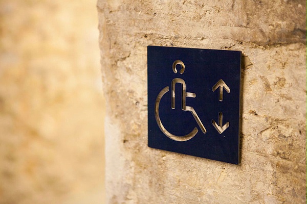 马赛码头大厦标识导视系统设计8