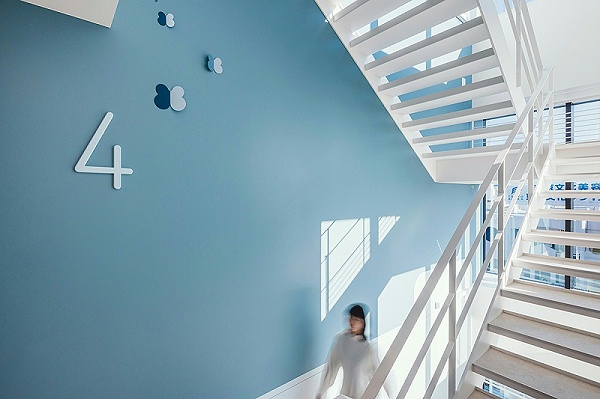 东京文化美容专门学校标识导视设计5