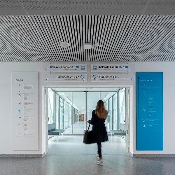 CUF公司标识导视系统设计1