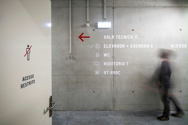 葡萄牙足球联合会标识导视设计3