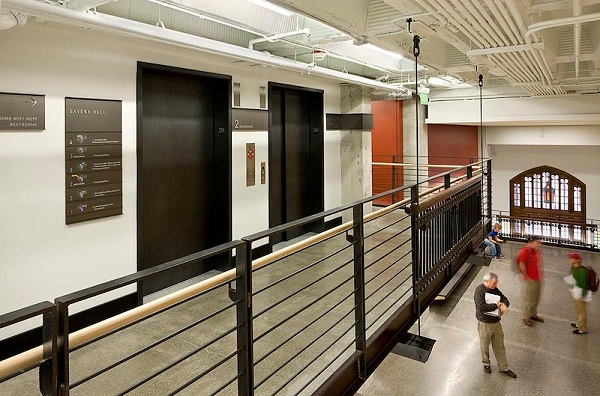 华盛顿大学Savery Hall大楼标识导视设计2