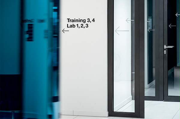 奥林巴斯公司总部标识导视系统设计1