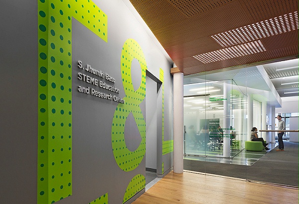 纽约大学斯坦哈特学院标识导视系统设计1