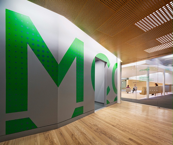 纽约大学斯坦哈特学院标识导视系统设计2