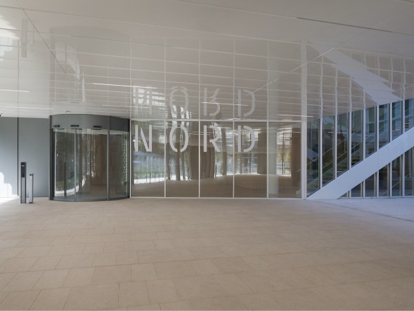 里昂埃克拉办公楼标识导视系统设计