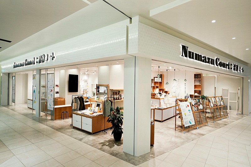日本沼津阁礼品店标识导视设计2