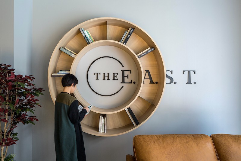 THE EAST创业工作空间标识导视系统设计2